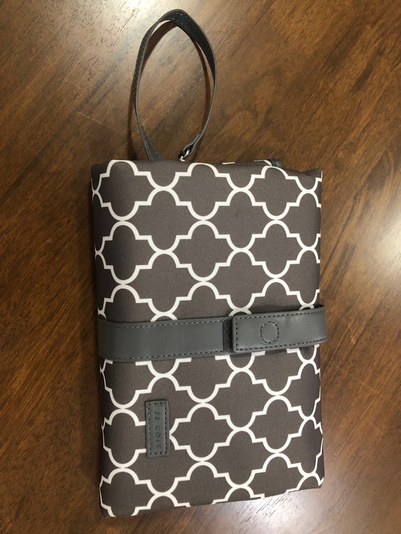 Jj cole clearance diaper clutch