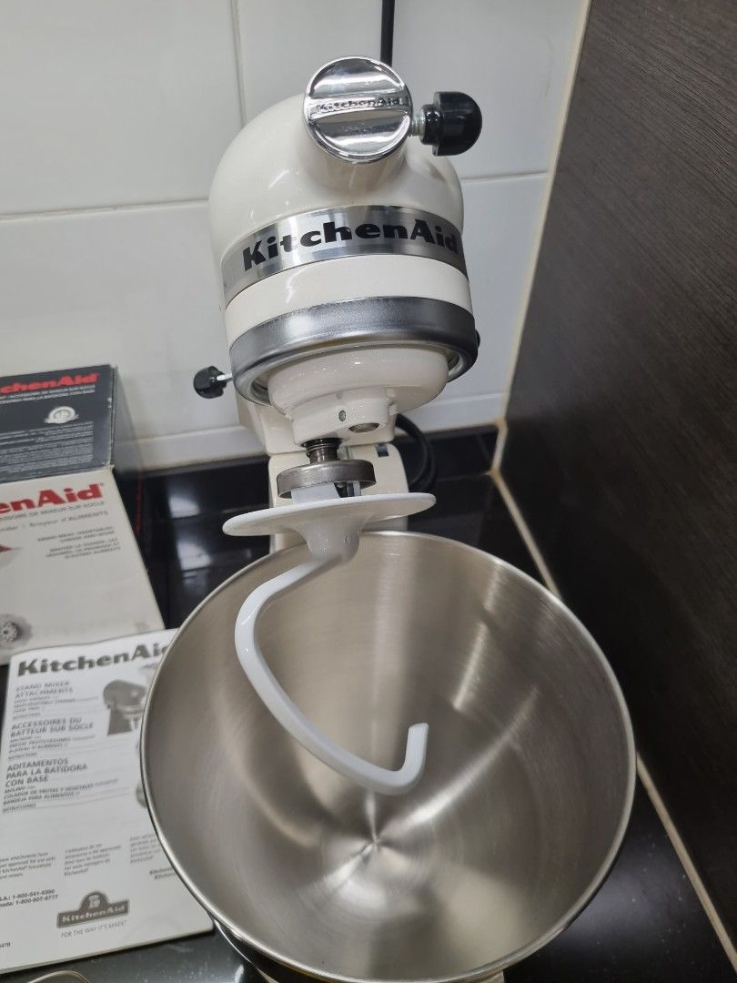 KitchenAid 5KSM150 Artisan Series 4.8L TiltHead Stand Mixer (White