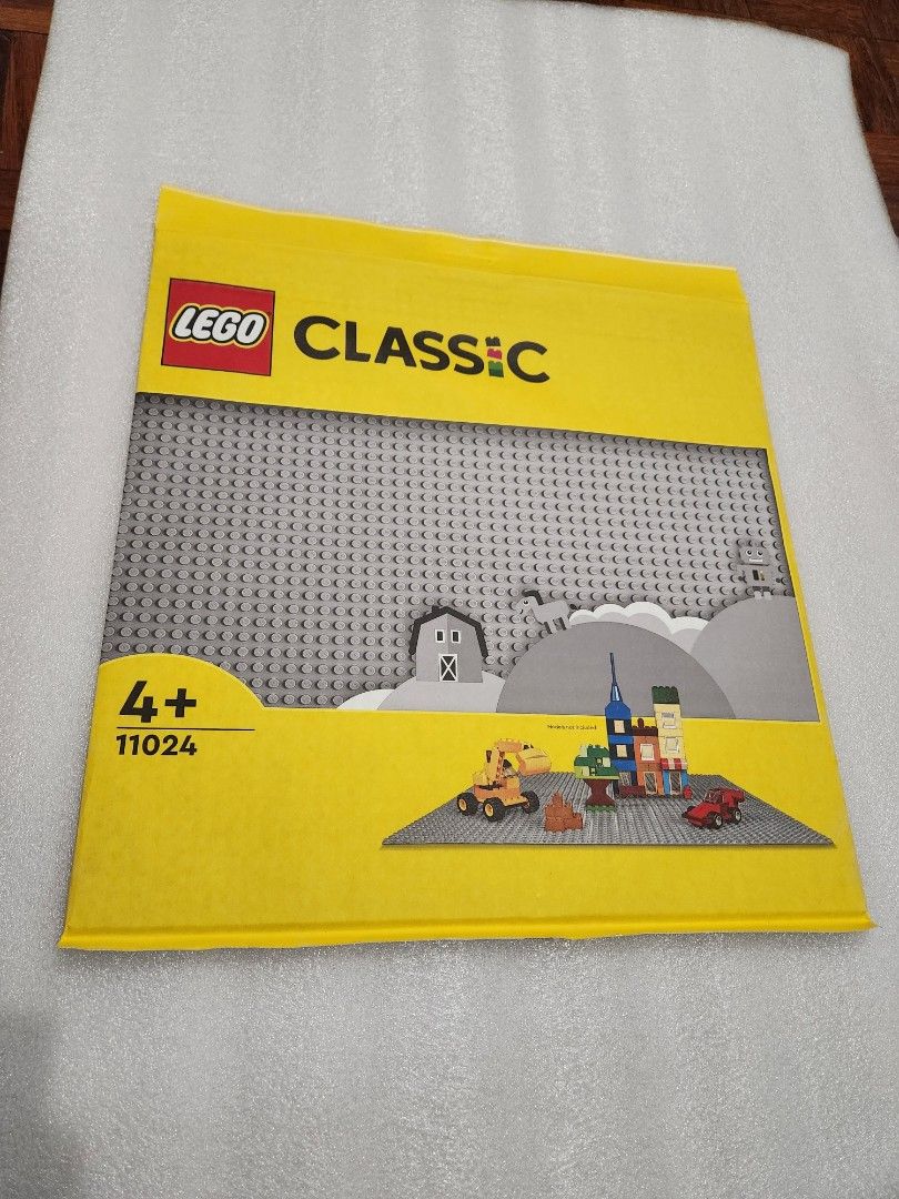 New lego classic gray 48x48 baseplate and blue 32x32 baseplate