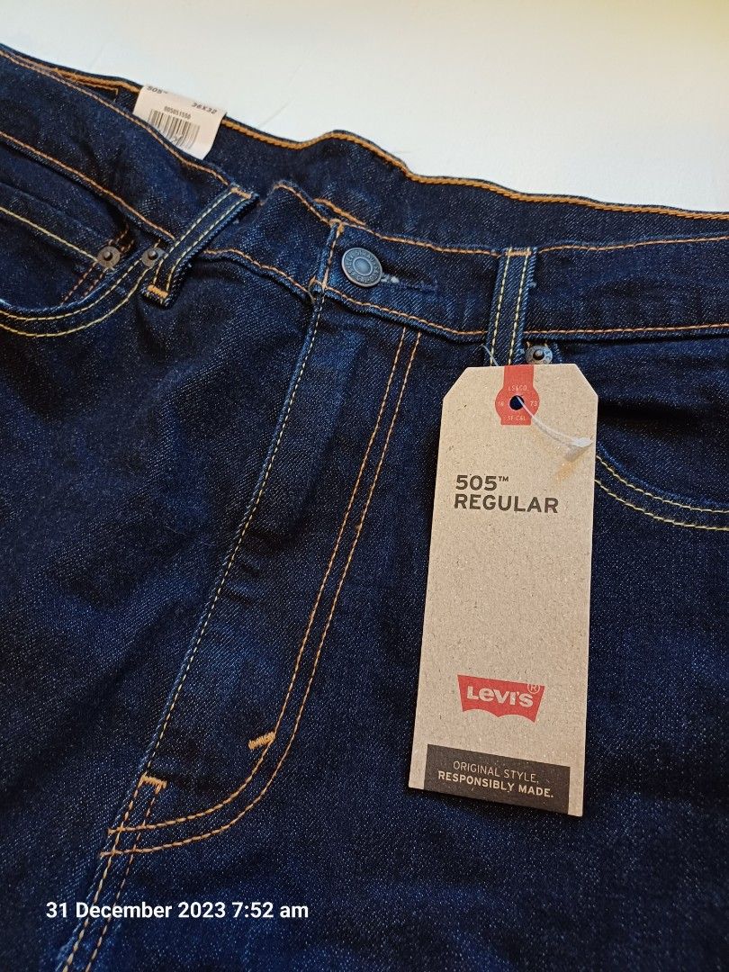 Levis Mens 505 Straight Leg Jeans Measure 36x32 Dark Blue Denim Stretch,  Men's Fashion, Bottoms, Jeans on Carousell