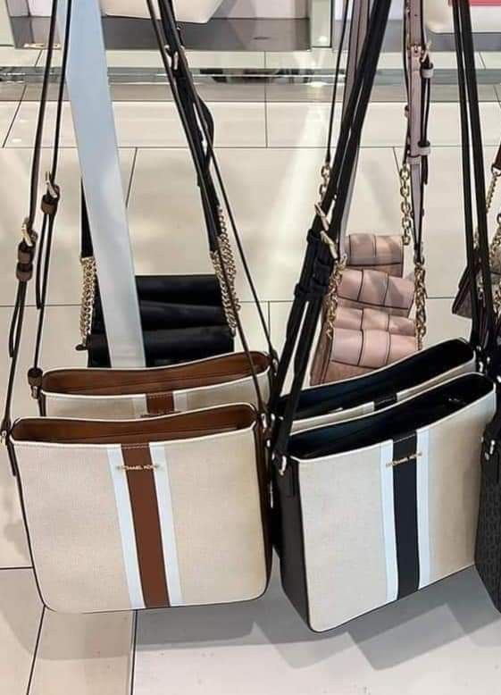 MICHAEL KORS Large Messenger xbody bag, Women's Fashion, Bags & Wallets