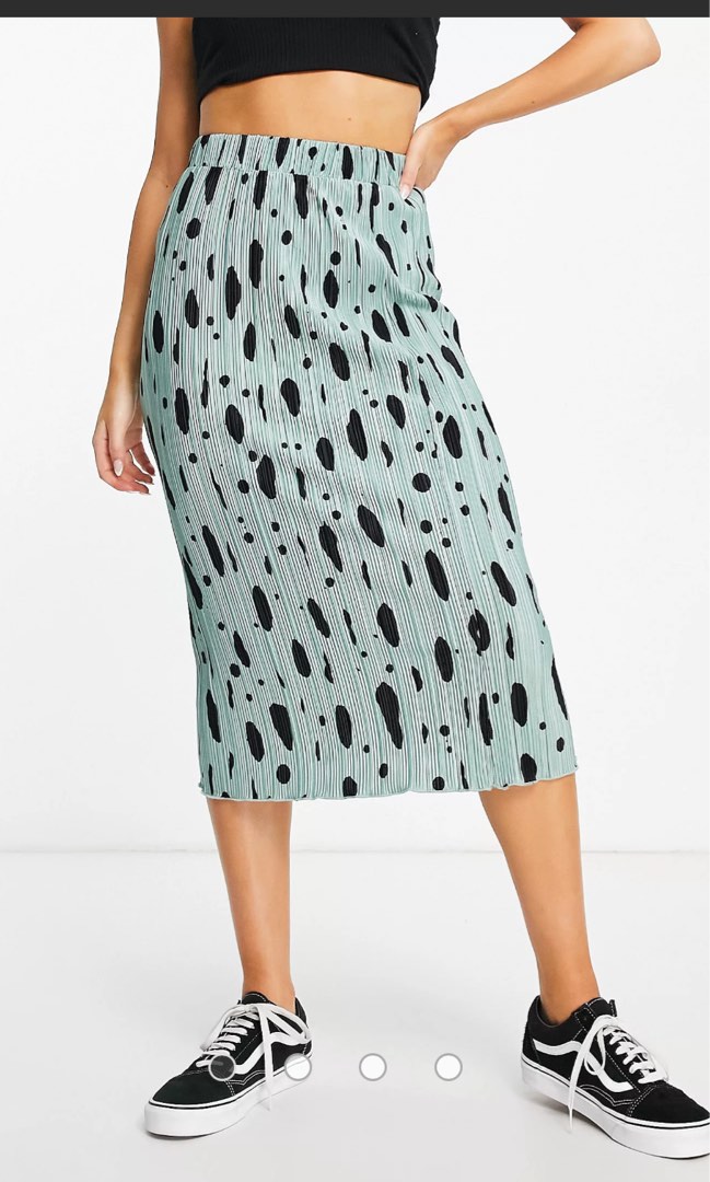 Monki Pleated skirt Women s Fashion Bottoms Skirts on Carousell