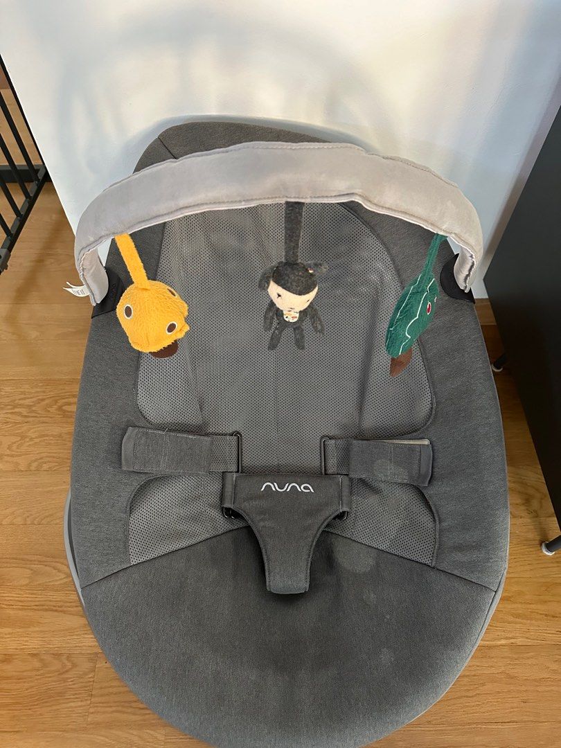 Nuna Leaf curv baby chair bouncer swing with toy bar Babies