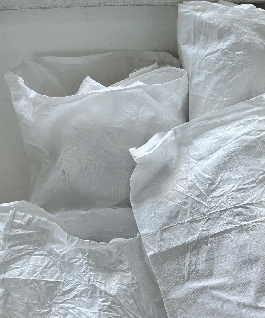 Bundle of 10 plastic straw gunny bag for debris or things suitable for renovation contractors