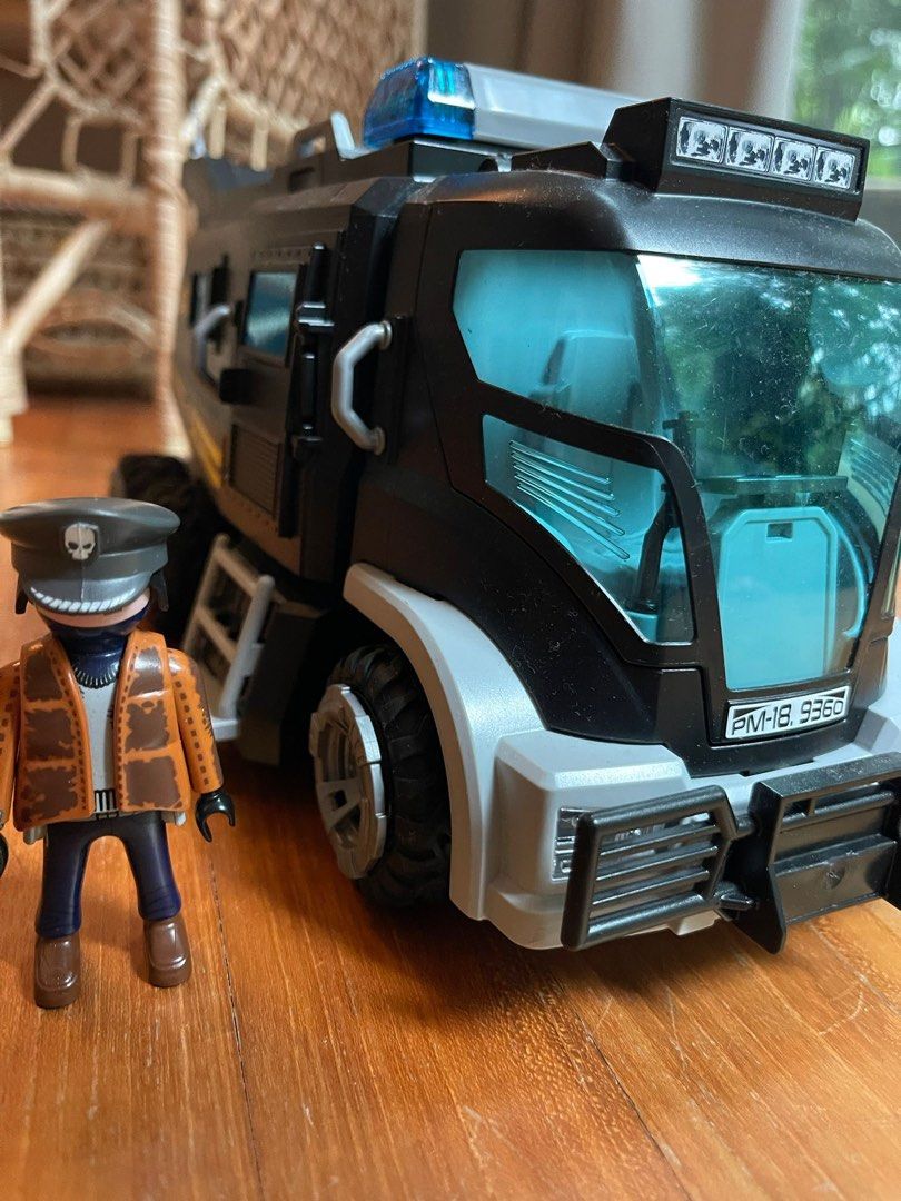 Playmobil 2024 riot van
