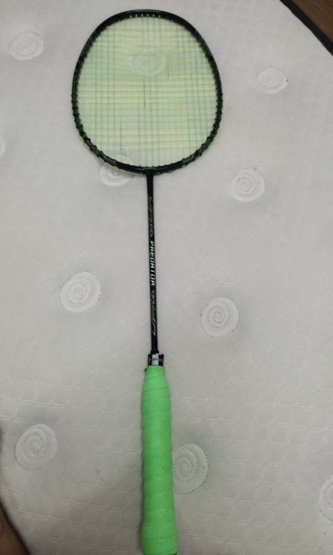 Racket badminton(max bolt), Looking For on Carousell