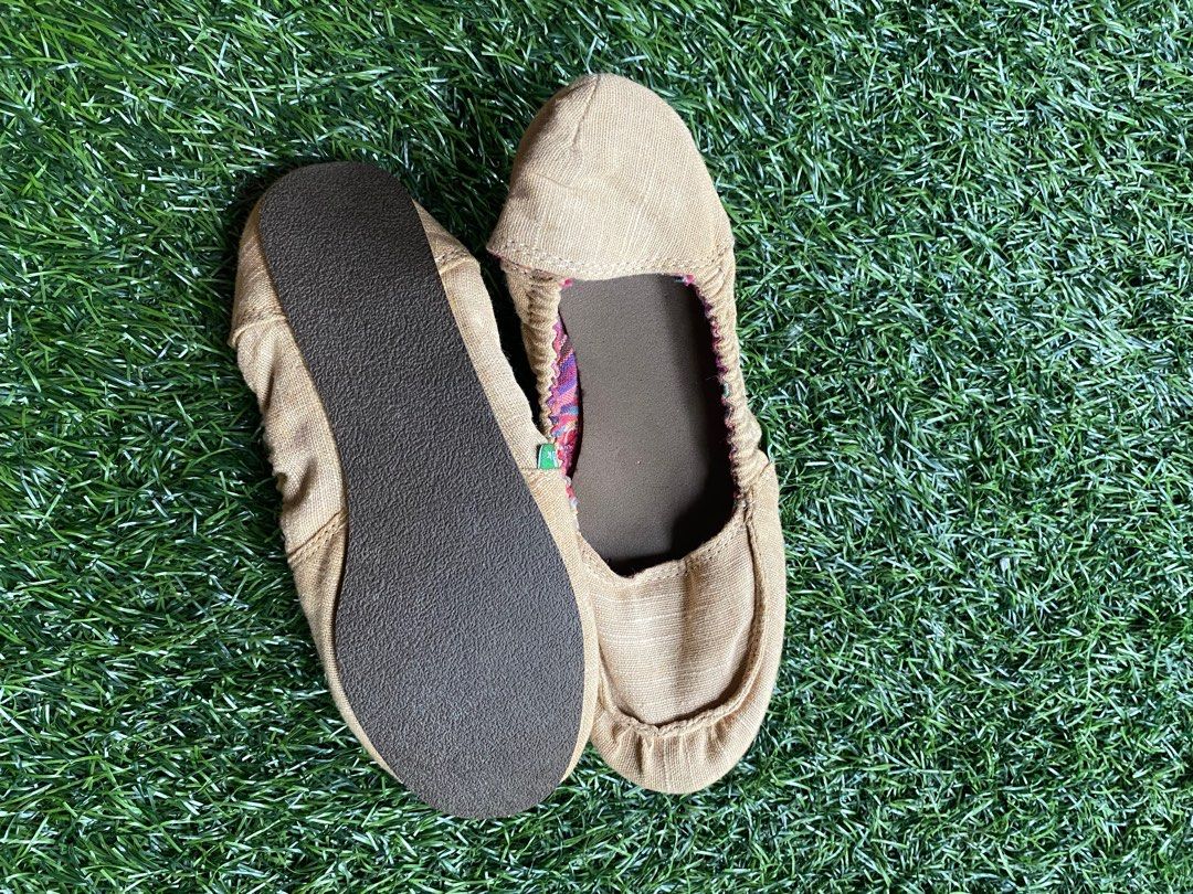 Sanuk Women half shoes, Women's Fashion, Footwear, Flats & Sandals on  Carousell