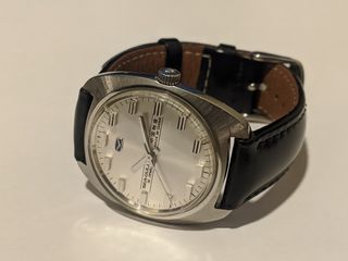 海鷗錶 Sea-Gull Sea Gull watches Handwind 手上鍊運作順暢狀態大勇 19石 國錶 中國製造 Made in China 年代產品 vintage 味 復古文青 香檳面 膠鏡 狀態如圖, 特別全横向 index 字釘多切割反射 極新二手物品有使用痕跡 針, 面無發無霉, 新淨靚仔 市場難尋 年代物品售出不退不換接受才出價64207449678594110