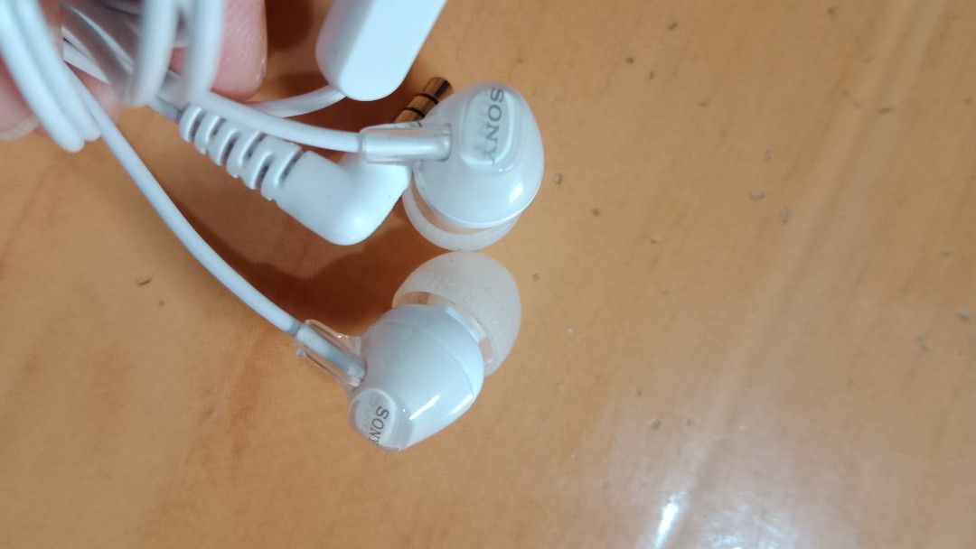 Sony Wired in Earphone (White) (Category: Earphones) located in Bulacan. Submitted by Shoppe.Ups (Listing ID 1275487289, Image 3). Description: model: MDR-EX14 what you see is what you get meetups: guiguinto plaridel bulacan - via sho pee checkout *(payment First) - LBC COP/COD *(payment first for shipping fee only) -toktok / lalamove *mop: via gcash pm for interested.