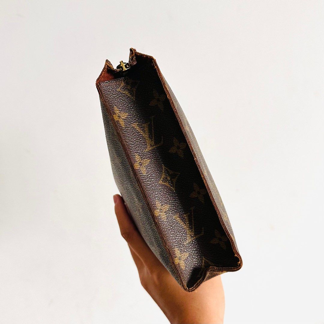 Louis vuitton toiletry pouch on sale 26 as a clutch