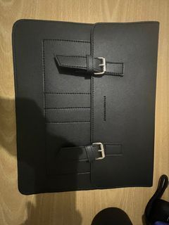 Straightfoward Leather Laptop Bag