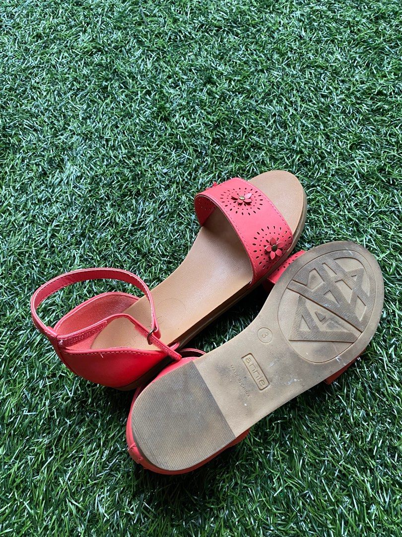 Casual sandals shop