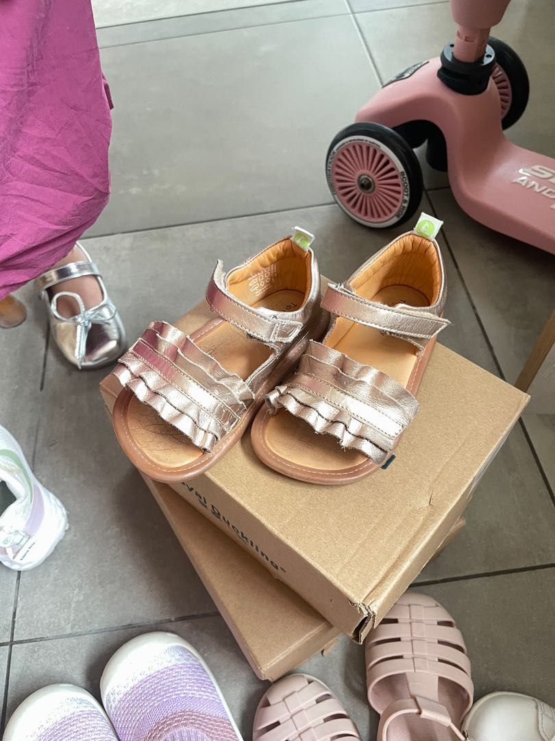 Tip best sale toe sandals