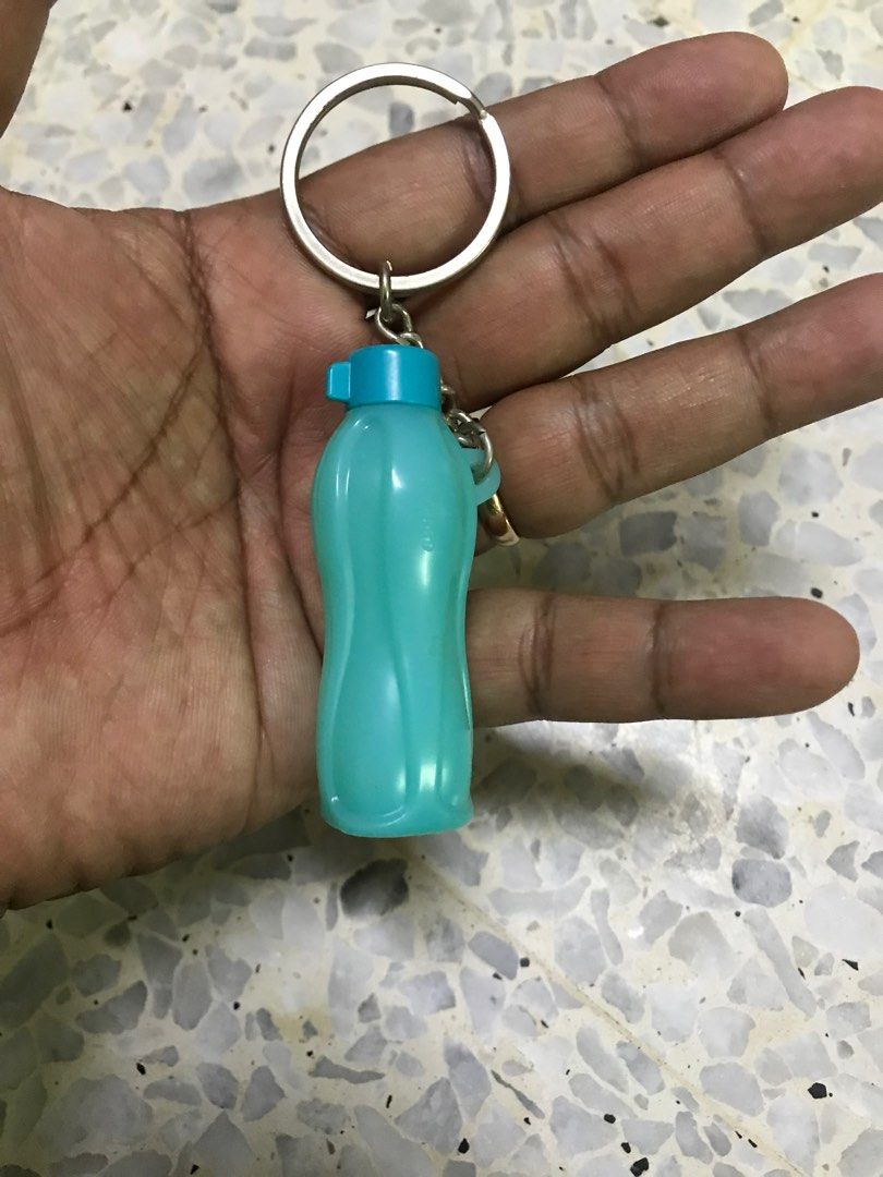 Tupperware keychain top