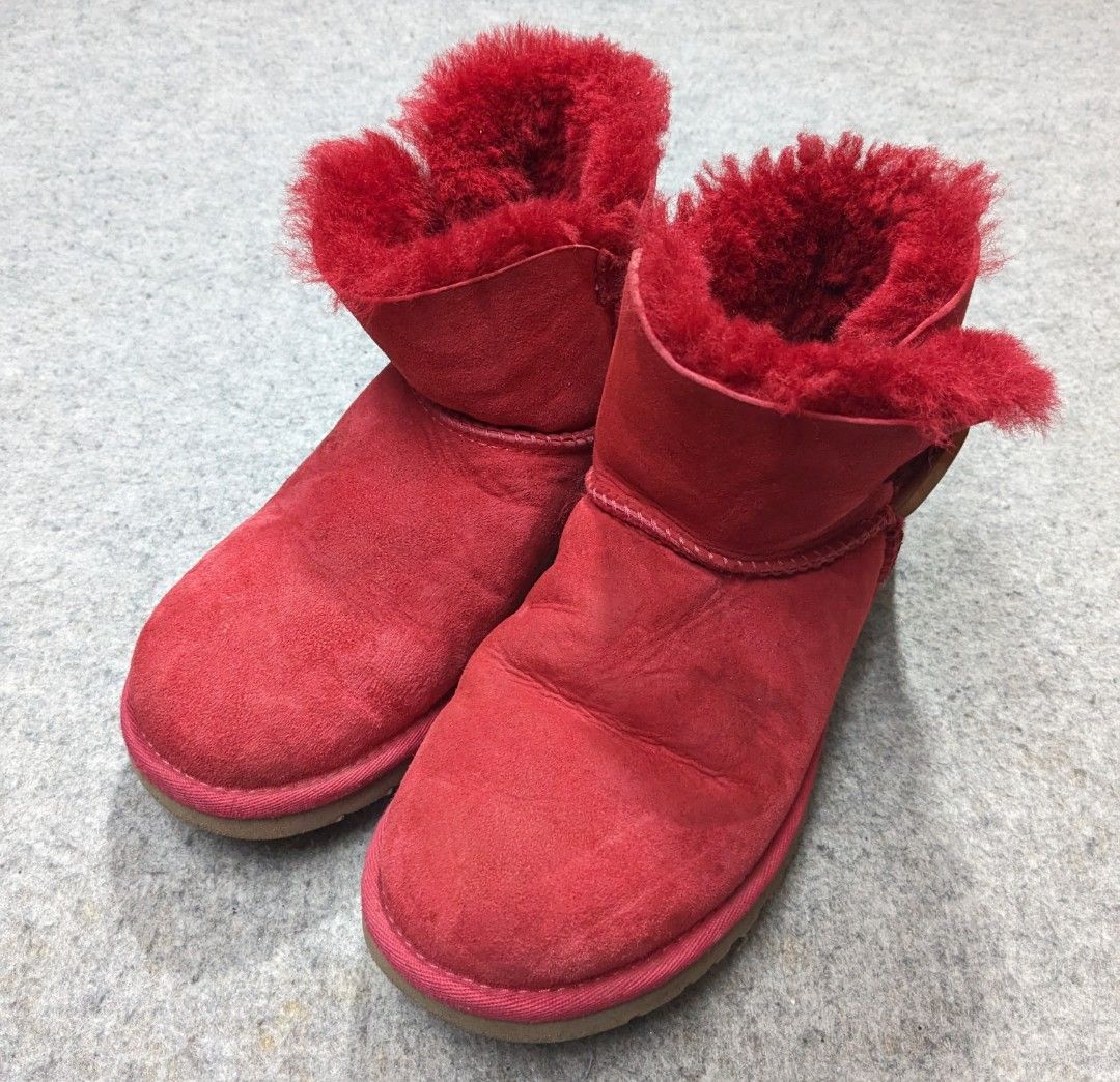 Red sales fur uggs