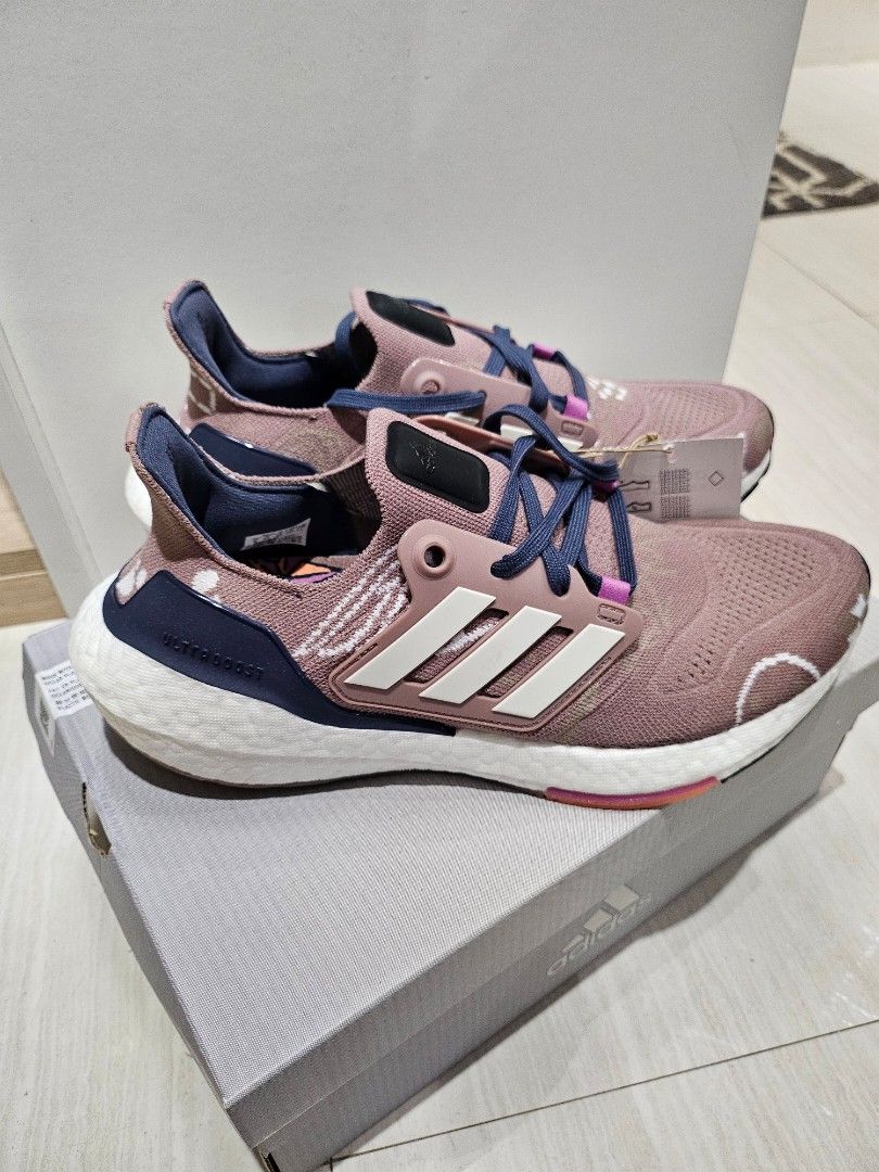 Adidas Ultraboost 22 Women s size US 8 LAST PRICE