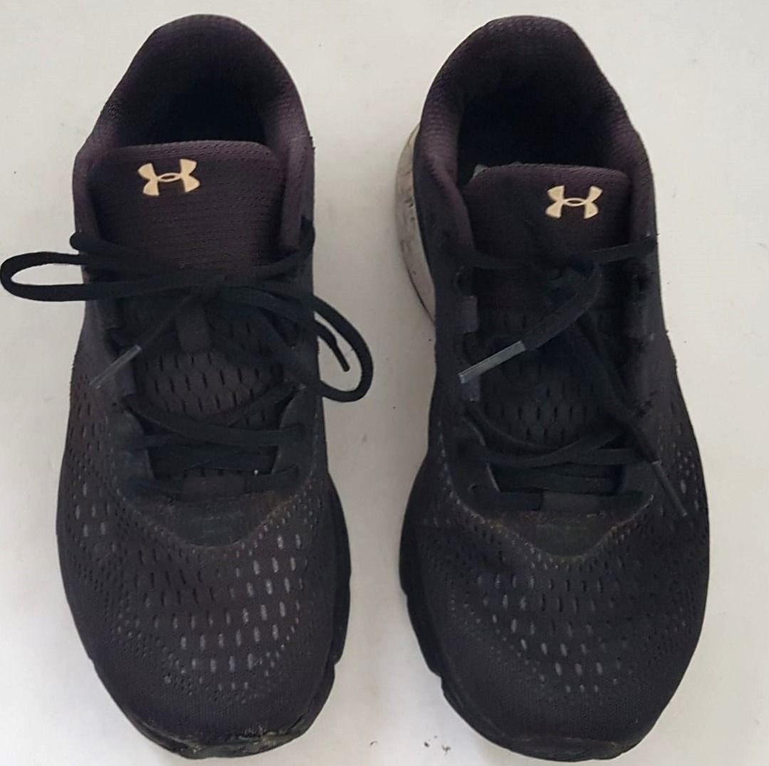 Under armour charged rebel mens top