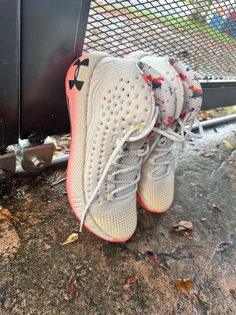 Under armour hovr basketball hotsell