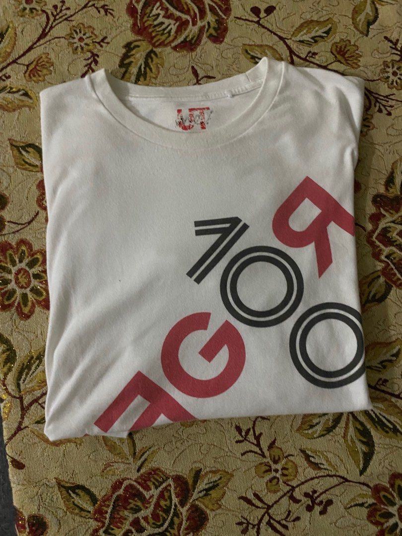 Roger 100 t shirt top uniqlo