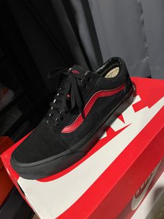 Vans x disney mickey hot sale mouse club old skool