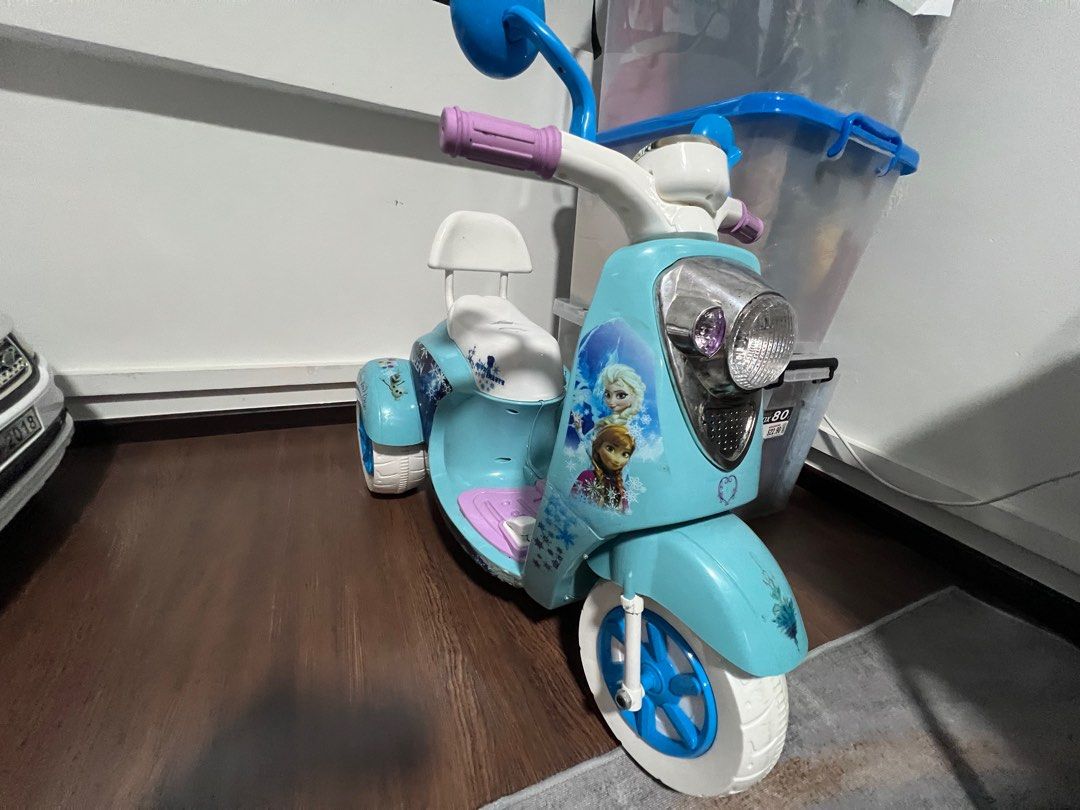Electric online scooter frozen