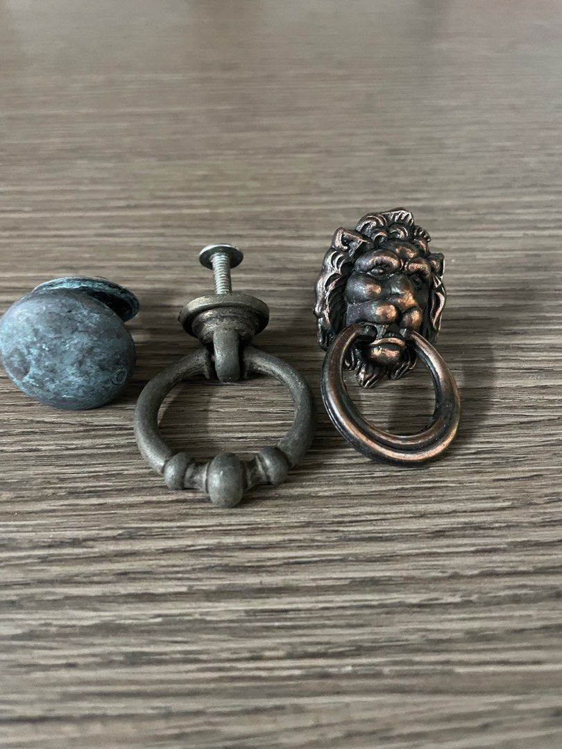 Vintage Door Knobs (Category: Hooks & Hangers) located in Singapore. Submitted by slash17 (Listing ID 1275494812, Image 2). Description: Boxfull of vintage door knobs. Great for the vintage restoration and vintage look renovations. The white ones are original porcelain knobs. Very hard to find these days. Price listed is for each knob..