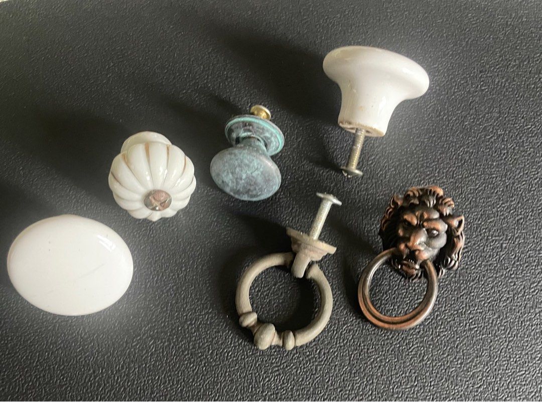 Vintage Door Knobs (Category: Hooks & Hangers) located in Singapore. Submitted by slash17 (Listing ID 1275494812, Image 1). Description: Boxfull of vintage door knobs. Great for the vintage restoration and vintage look renovations. The white ones are original porcelain knobs. Very hard to find these days. Price listed is for each knob..