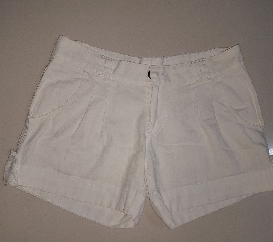 White shorts with pockets discount