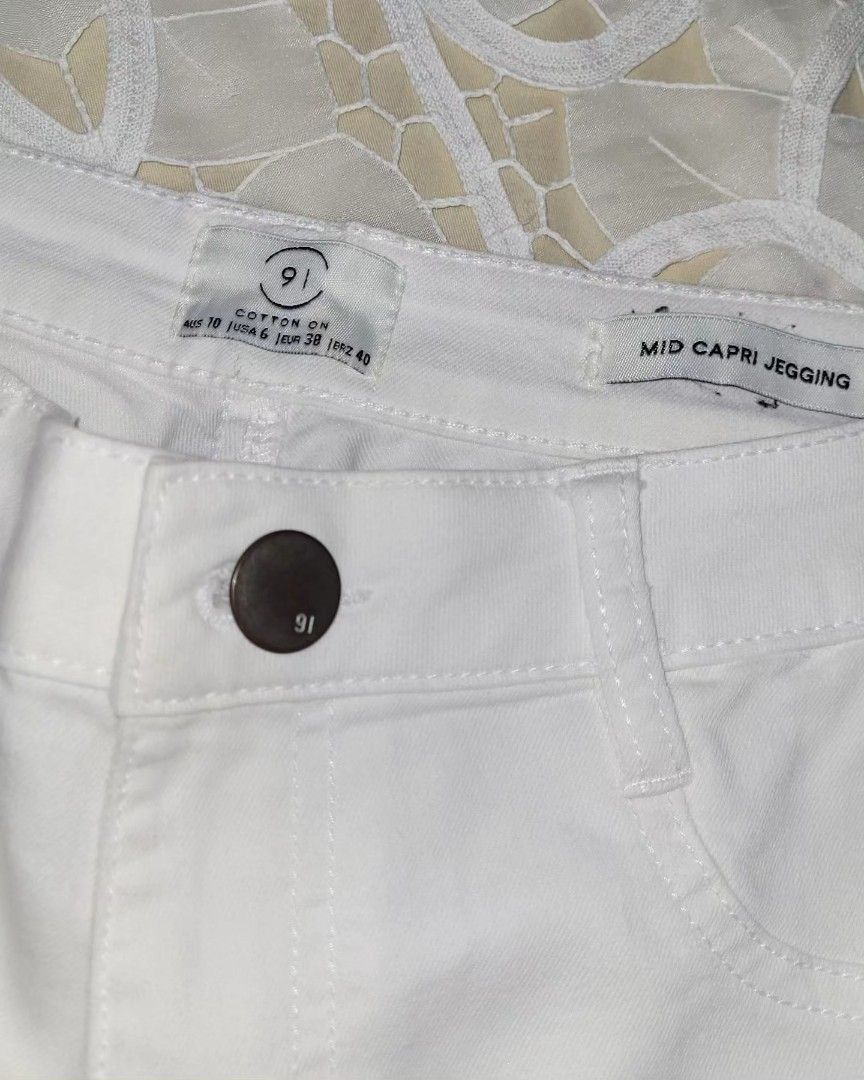 White top capri jeggings
