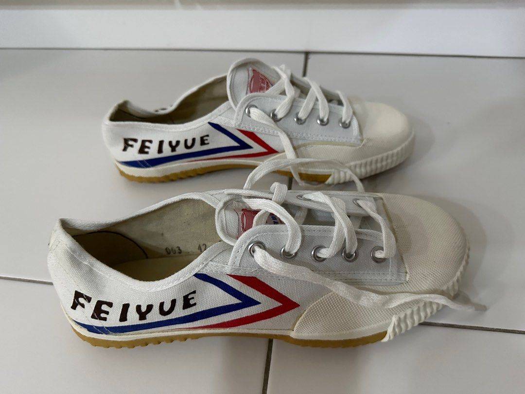 Chinese white shoes top