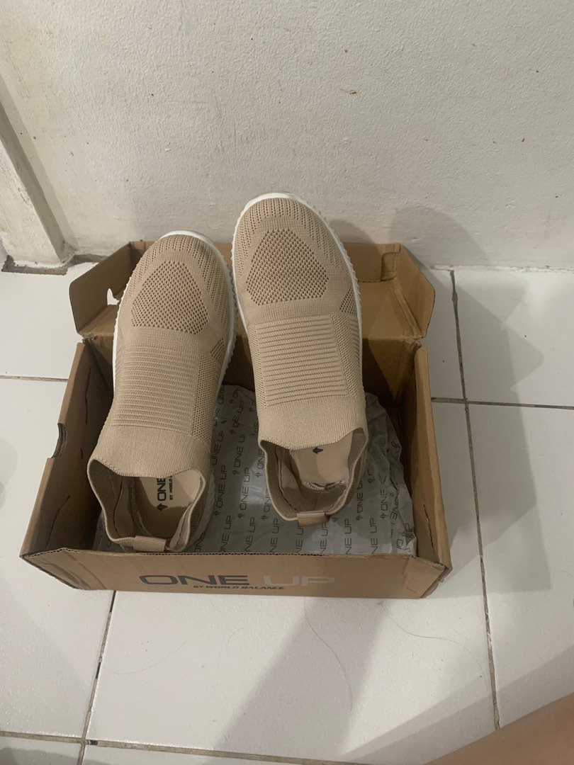 World Balance Running Shoes, Women's Fashion, Footwear, Sneakers on