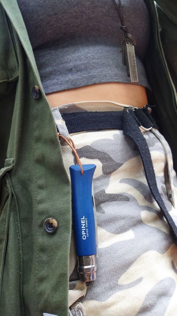 多色 法國 鵝耳櫪白木 Opinel 不鏽鋼 摺刀 8號 [配牛皮掛繩] Colored French Hornbeam White Wood Handle Stainless Steel Folding Knife no.8 [With Leather lace] （分類：旅遊 - 旅行必需品及用品）位於 Hong Kong。 由 marilaser 提交（商品編號 1269317794，圖片 2）。簡介： 多色 法國 鵝耳櫪白木 Opinel 不鏽鋼 摺刀 8號 [配牛皮掛繩] Colored French Hornbeam White Wood Handle Stainless Steel Folding Knife no.8 [With Leather lace] 型號: OP-002211 刀刃物料: 不鏽鋼 Stainless Steel 刀柄物料: 鵝耳櫪白木 French Hornbeam White Wood 顏色: 深藍色Dark Blue / 酒紅色Burgundy