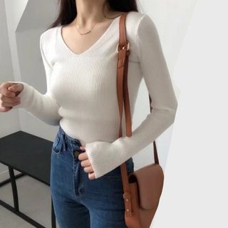 《可賣 貨便》全新 彈性超好 保暖V領包心紗針織衫 超舒服 韓系INS性感貼身打底上衣 長袖針織上衣 合身T 大奶T 針織衣 女生衣著