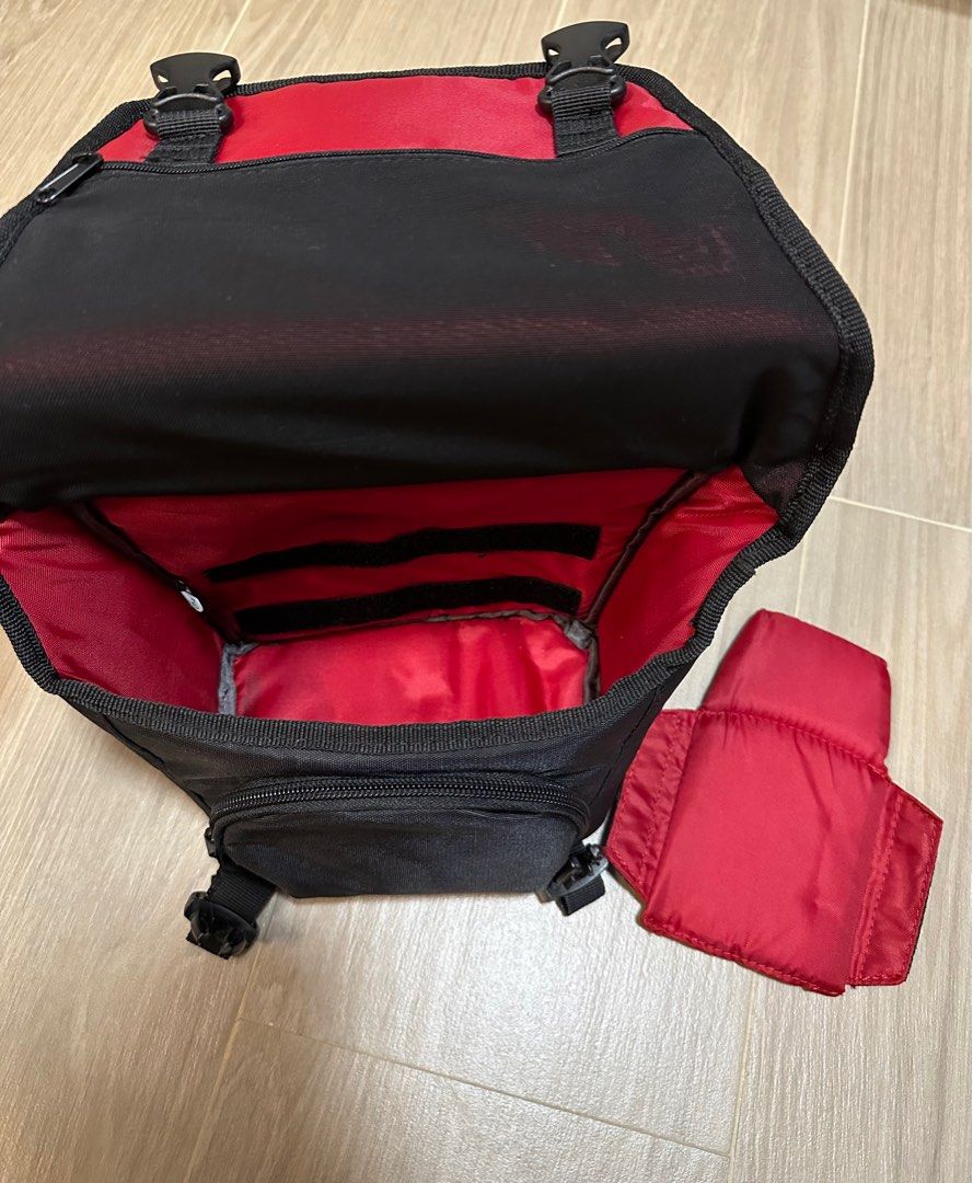ACME Made camera bag （分類：相機袋）位於 Hong Kong。 由 fairshoppingisfun 提交（商品編號 1269309086，圖片 3）。簡介： ACME MADE CAMERA BAG In Black 85% New 100% Work 新舊如圖 有正常使用痕跡 保護性強 耐用質地厚實 Product Detail: https://www.zavvi.jp/electronics/digital-camera-camcorder-accessories/acme-made-union-kit-messenger-shoulder-bag-black/10981249.html。