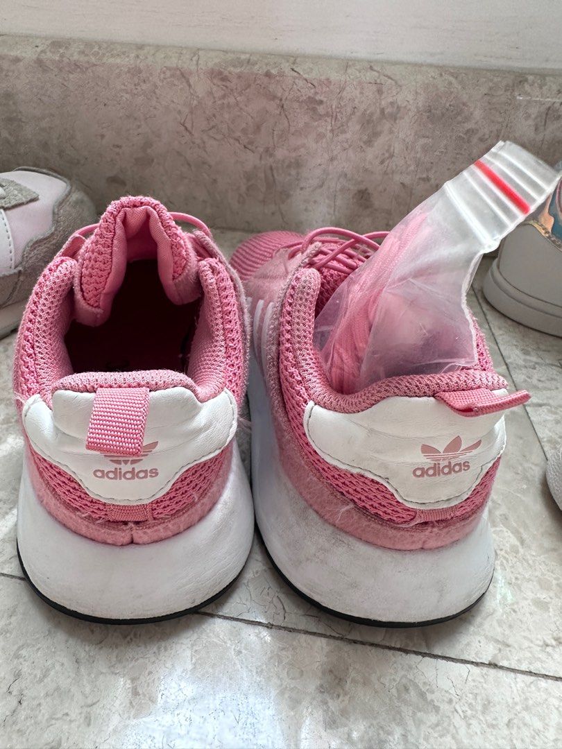 Adidas baby 2025 pink sneakers
