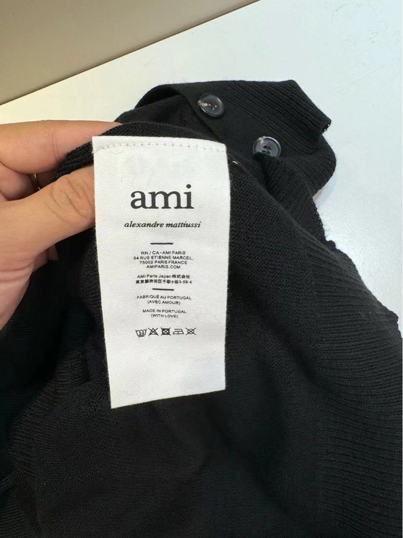 全新AMI PARIS 美利奴羊毛冷衫 （分類：外套及戶外衣服）位於 Hong Kong。 由 onenessstore 提交（商品編號 1269465197，圖片 3）。簡介： 真貨 隨便對比 正價3300rmb S胸圍96衣長62 m胸圍100衣長64 L胸圍104衣長66 Xl胸圍108衣長68 xxl胸圍112衣長70。