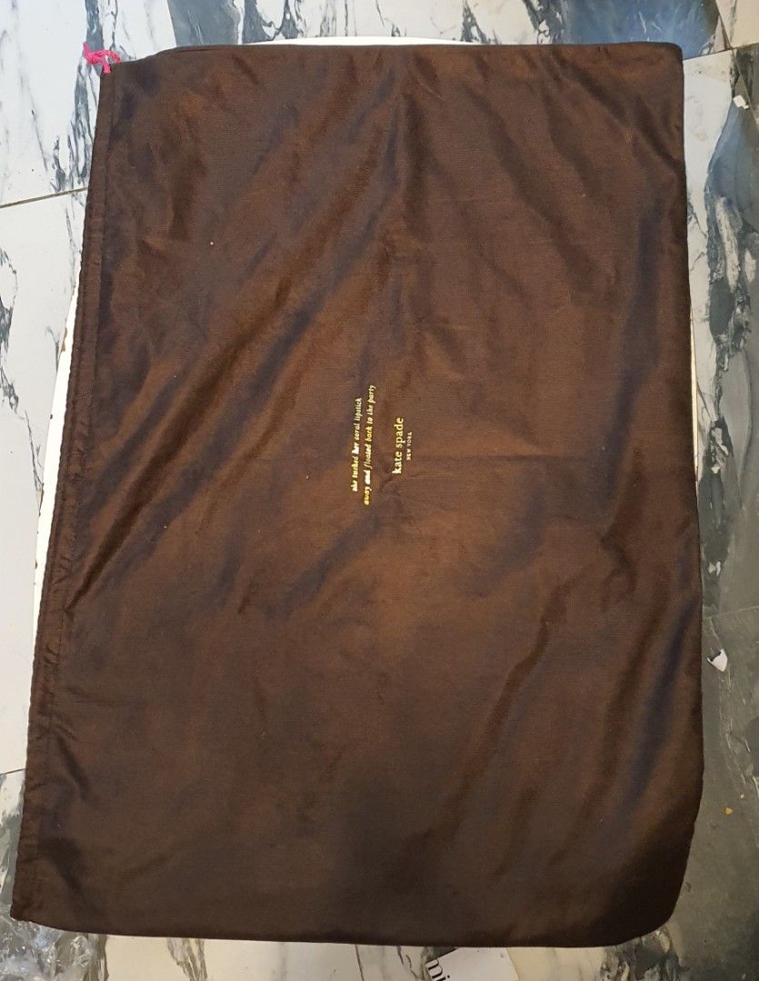 Authentic kate spade big dust bag (Category: Luxury Bags & Wallets) located in Cavite. Submitted by ohmie23 (Listing ID 1269426344, Image 2). Description: Authentic kate spade big dust bag 27 x 19 inch.