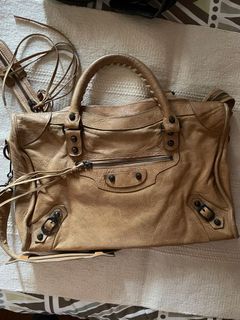 (Category: ) located in . Submitted by FromMyCloset (Listing ID 1269372635, Image 1). Description: .