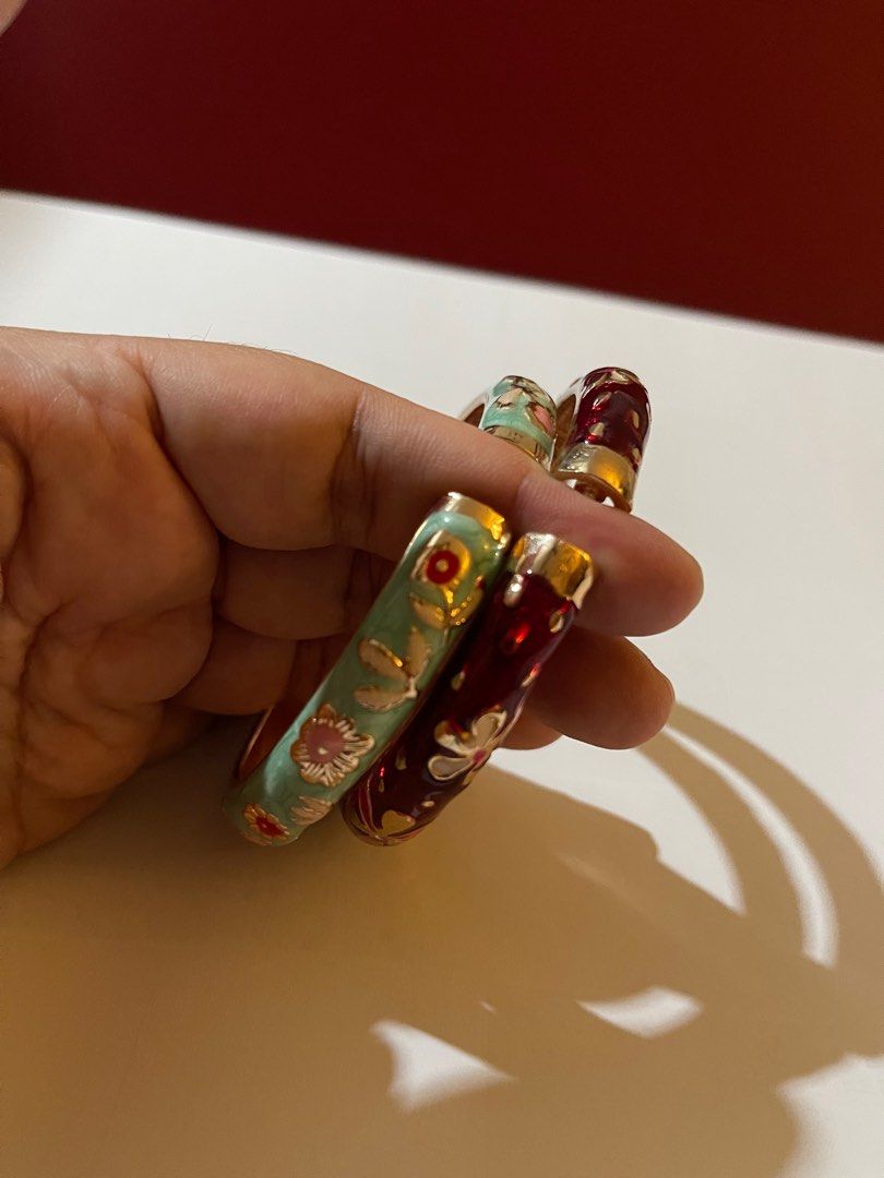 Bangles (Category: Bracelets) located in Kuala Lumpur. Submitted by calmcrystal_66 (Listing ID 1269430414, Image 3). Description: I bought these 2 bangles in Kowloon Market, HK 4 years ago. Never had the opportunity to wear them. Harga untuk dua sekali 👌🏻.