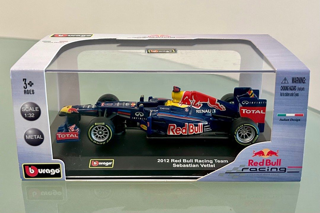 Burago RB8 レッドブル