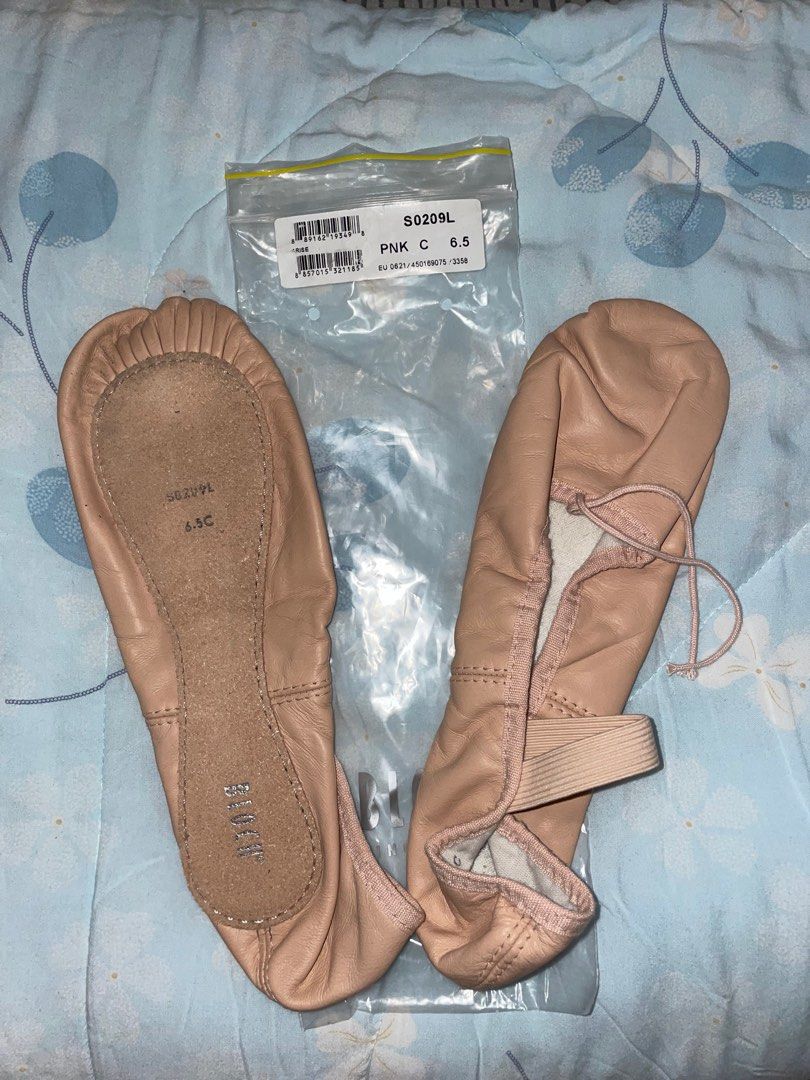 Bloch Arise S0209 Full Sole Ballet Flats (Category: Flats) located in Singapore. Submitted by exxanne (Listing ID 1269385449, Image 3). Description: Selling this unused Bloch Arise full-sole lather ballet flats, purchased from Move Dancewear in 2021, at 25% discount. It’s brand new because the size was too big for me. • Size: UK6.5 (please note that I’m a size EU39.5 and these ballet flats were still too big for me — in Bloch pointe shoes, i usua