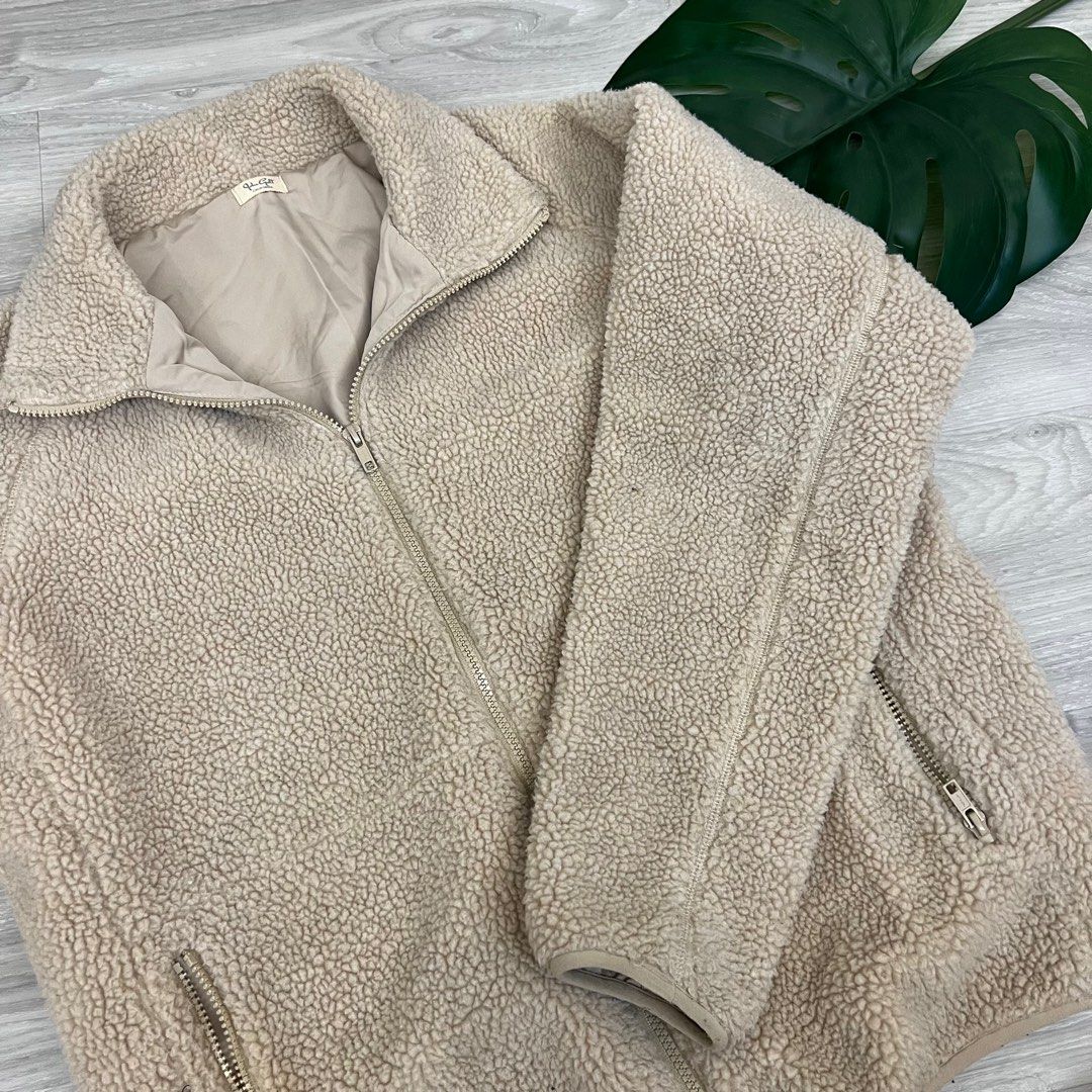 Brandy melville online fluffy jacket