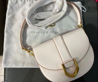 Charles and Keith 馬鞍包