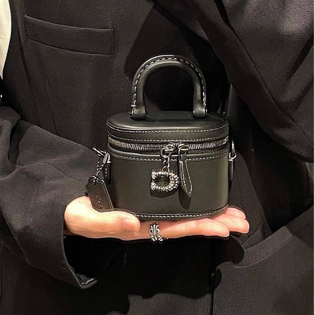 Coach trail 12 crossbody sling bag Women s Fashion Bags Wallets Cross body Bags on Carousell