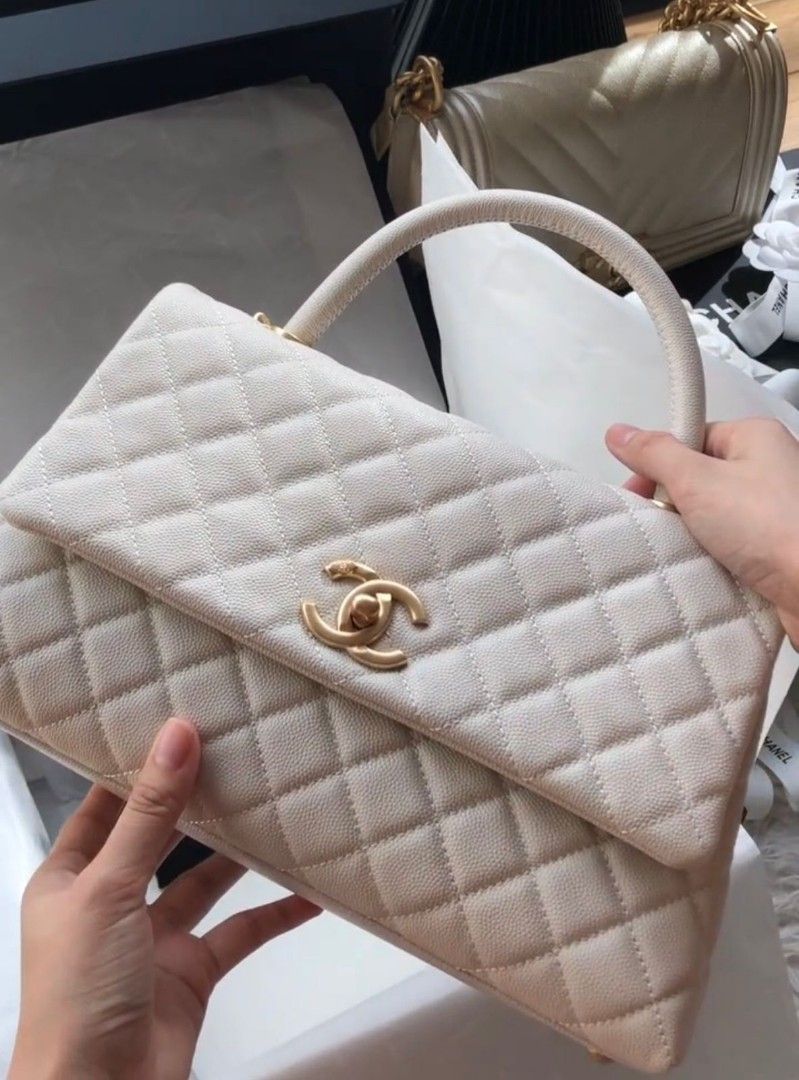 COCO HANDLE C H A N E L LARGE WHITE IVORY CAVIAR onhand full set (Category: Luxury Bags & Wallets) located in Taguig. Submitted by blonde2go (Listing ID 1269329111, Image 3). Description: .