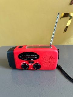Compact Radio, almost new, Am/FM, with flashlight, cute, 400