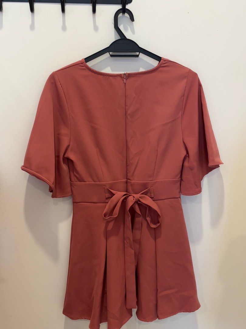 Elegant V neck dress with shorts inside Women s Fashion Dresses