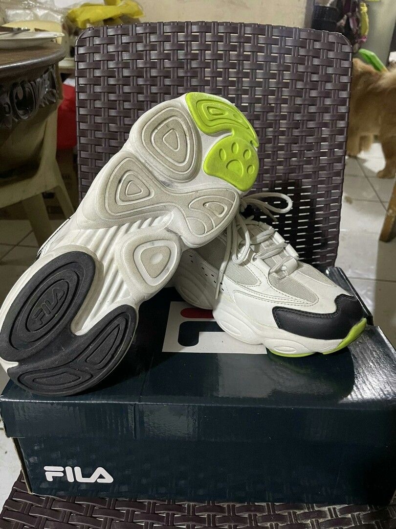 Fila fuel store
