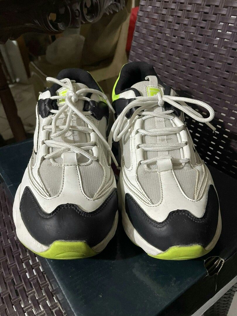 Fila fuel store