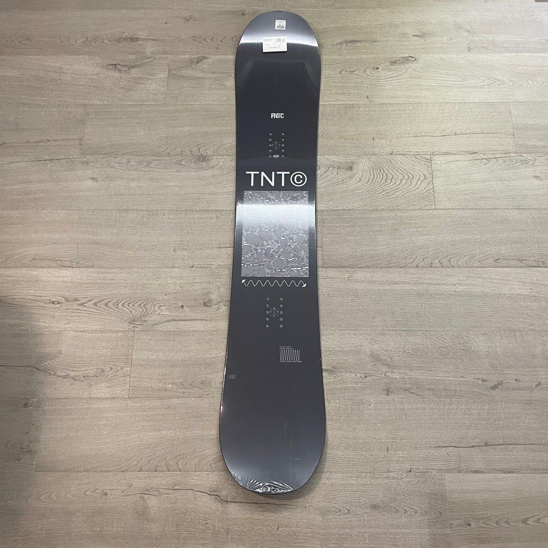 FNTC TNT 153 snowboard 平花刻滑滑雪板, 運動產品, 其他運動配件 